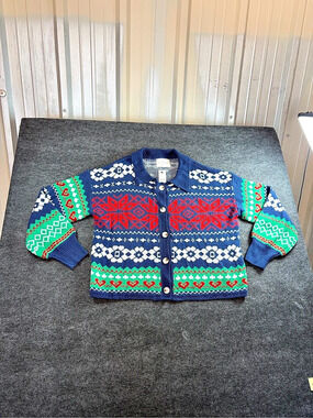 Panache Apparel Women’s NWT Button Sweater Size Large Christmas/Holiday